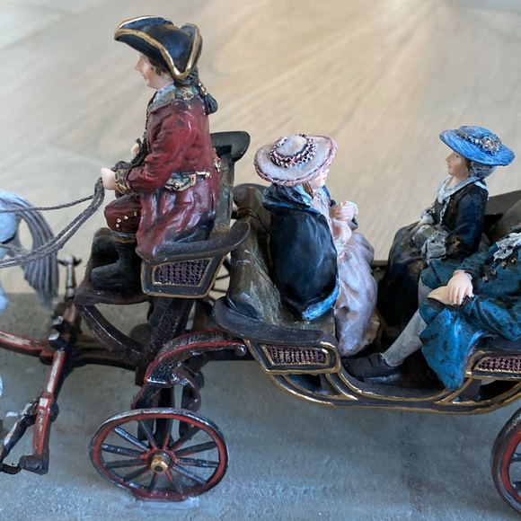 Williamsburg The Mulberry Sociable Carriage - Lang and Wise - Picture 9 of 12